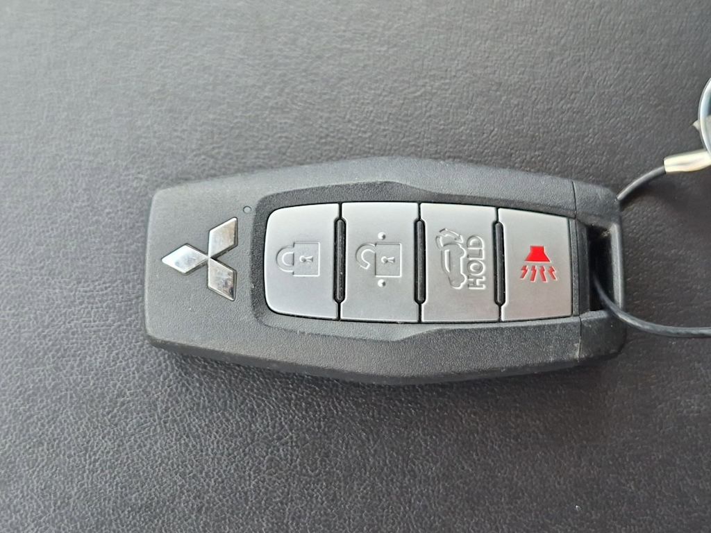Thumbnail: 2024 Mitsubishi Outlander - 17