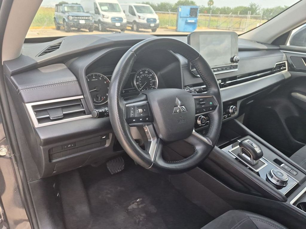 Thumbnail: 2024 Mitsubishi Outlander - 2