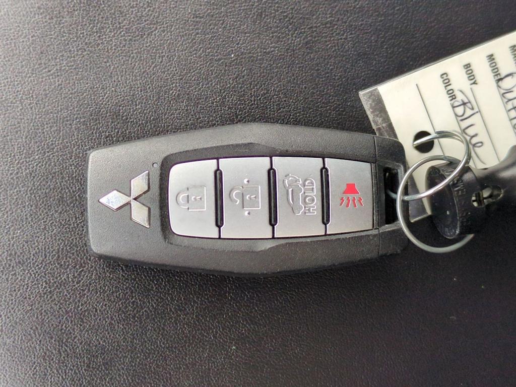 Thumbnail: 2024 Mitsubishi Outlander - 19