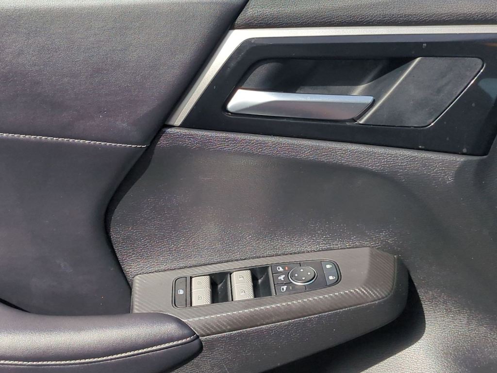 Thumbnail: 2024 Mitsubishi Outlander - 32