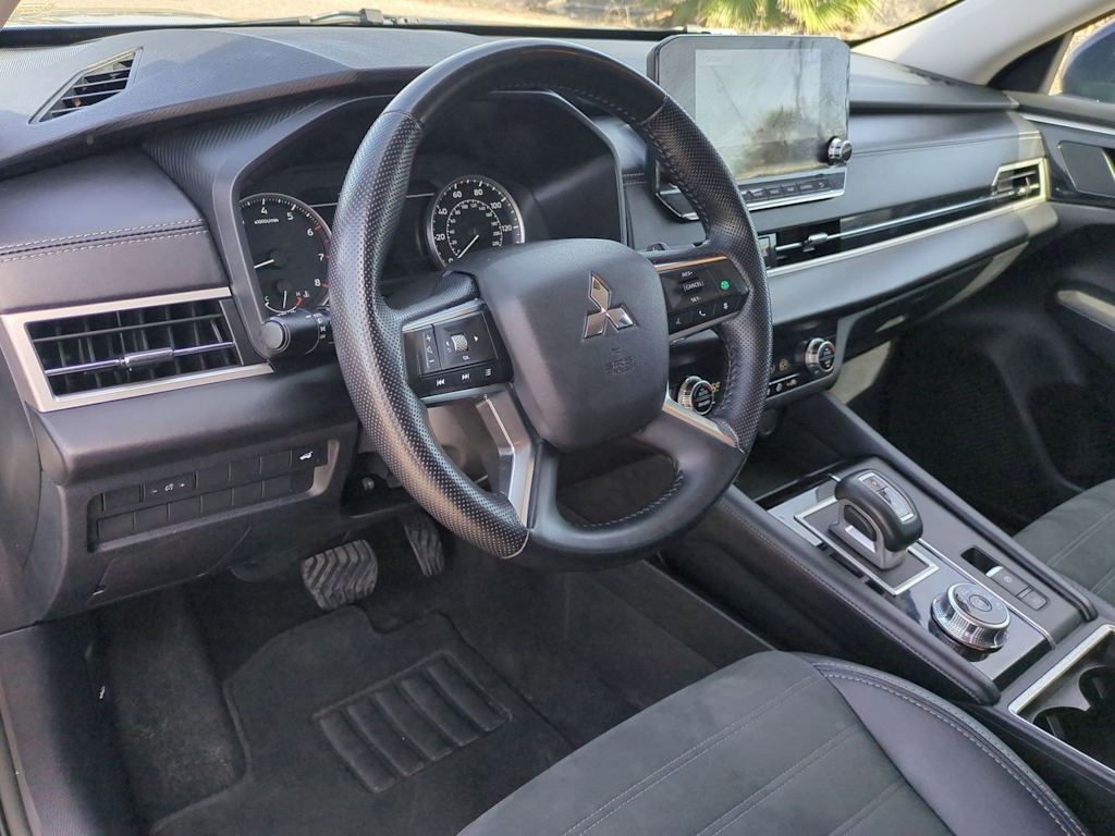 Thumbnail: 2024 Mitsubishi Outlander - 2