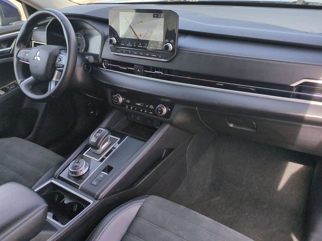 Thumbnail: 2024 Mitsubishi Outlander - 14