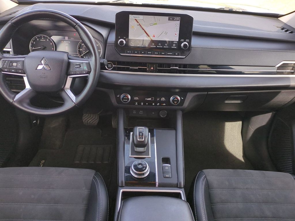 Thumbnail: 2024 Mitsubishi Outlander - 10