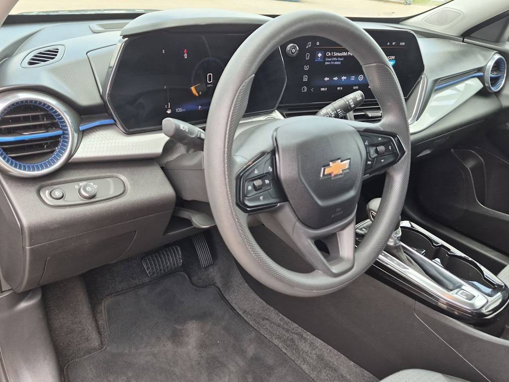 Thumbnail: 2025 Chevrolet Trax - 2
