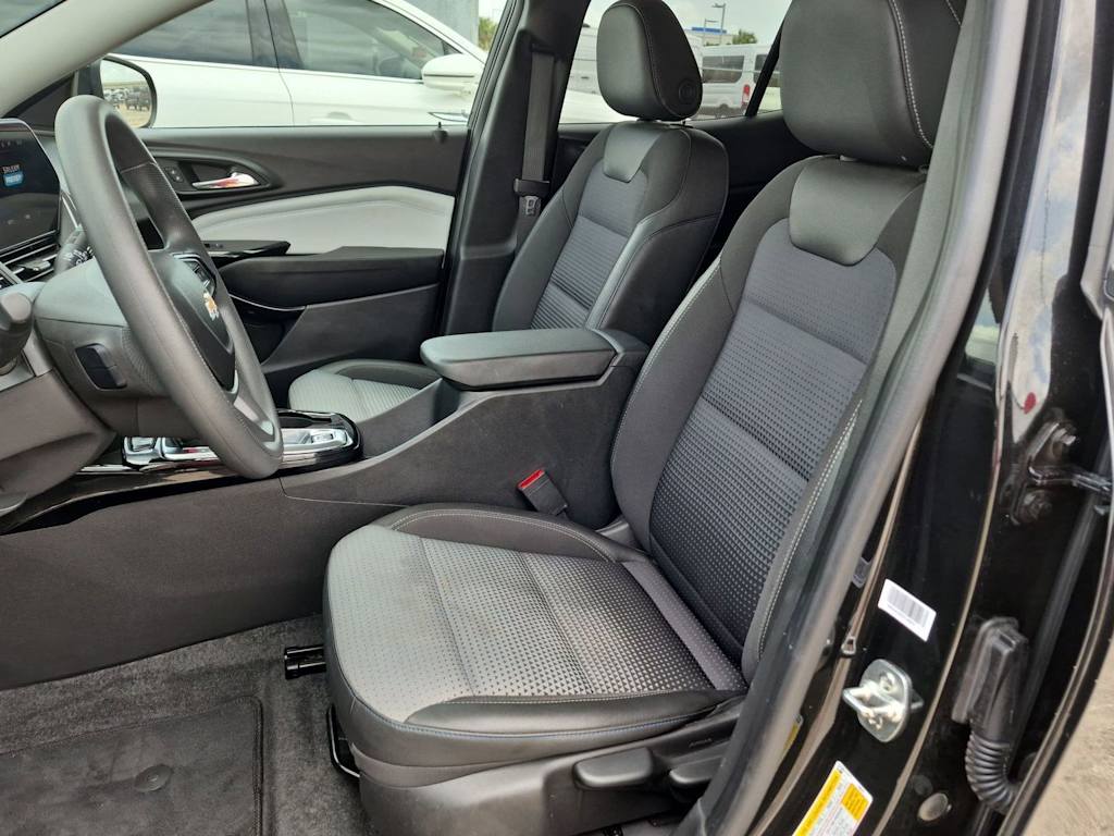 Thumbnail: 2025 Chevrolet Trax - 11