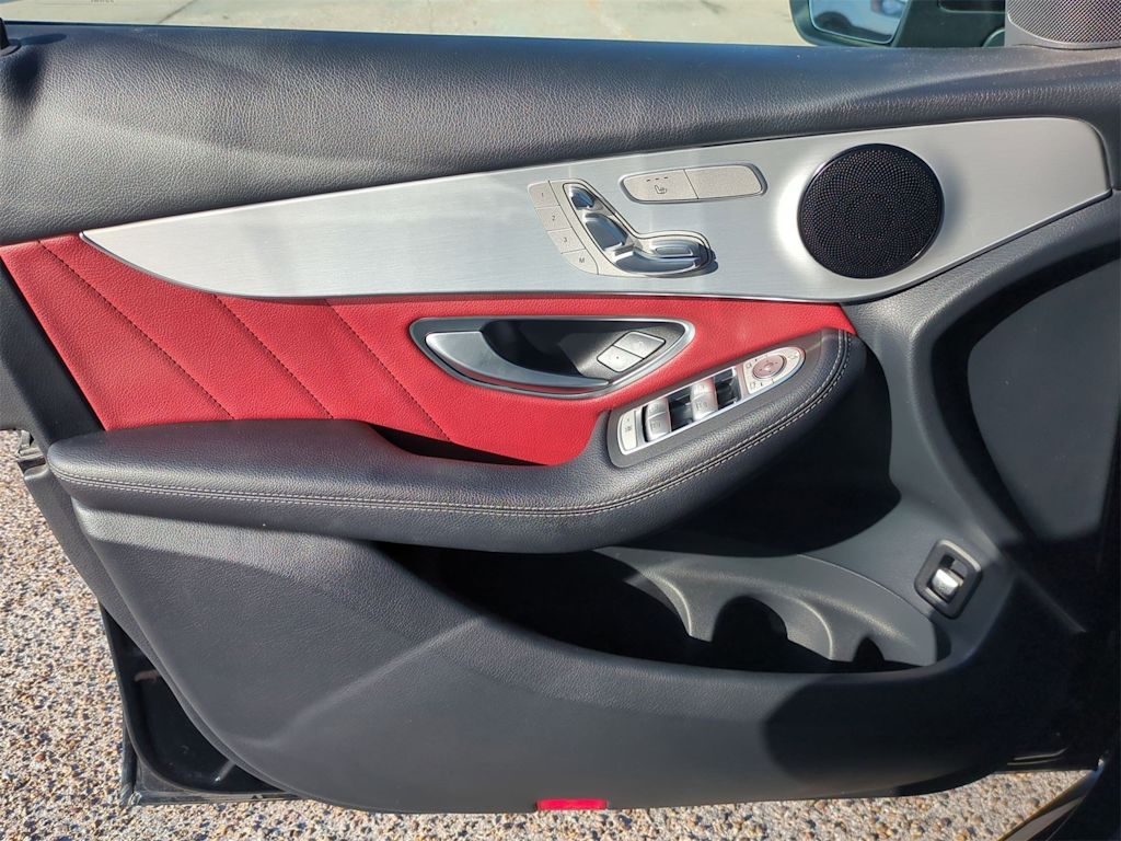 Thumbnail: 2022 Mercedes-Benz GLC - 29