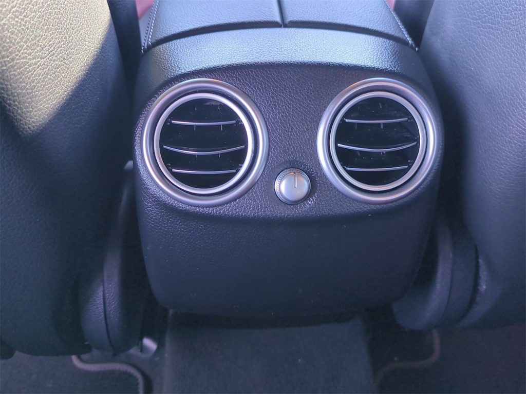 Thumbnail: 2022 Mercedes-Benz GLC - 28