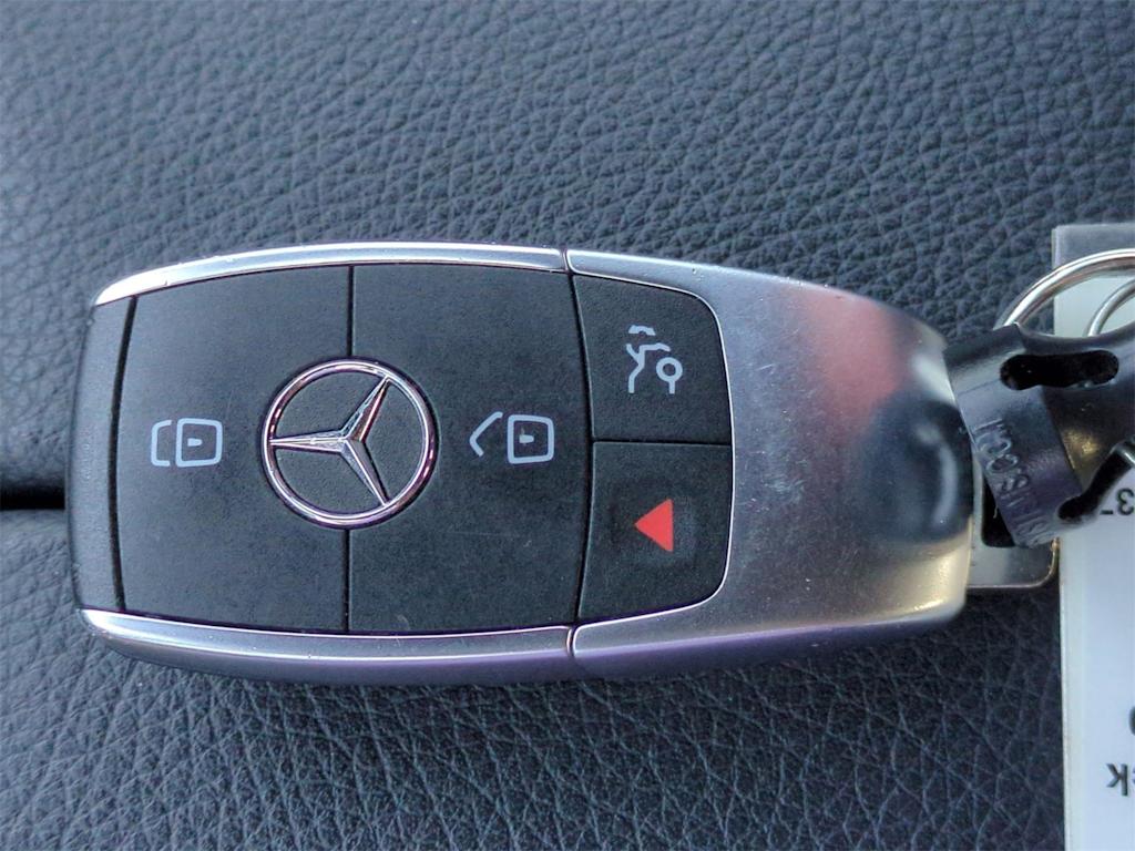 Thumbnail: 2022 Mercedes-Benz GLC - 19