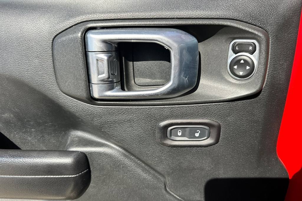 Thumbnail: 2018 Jeep Wrangler - 23