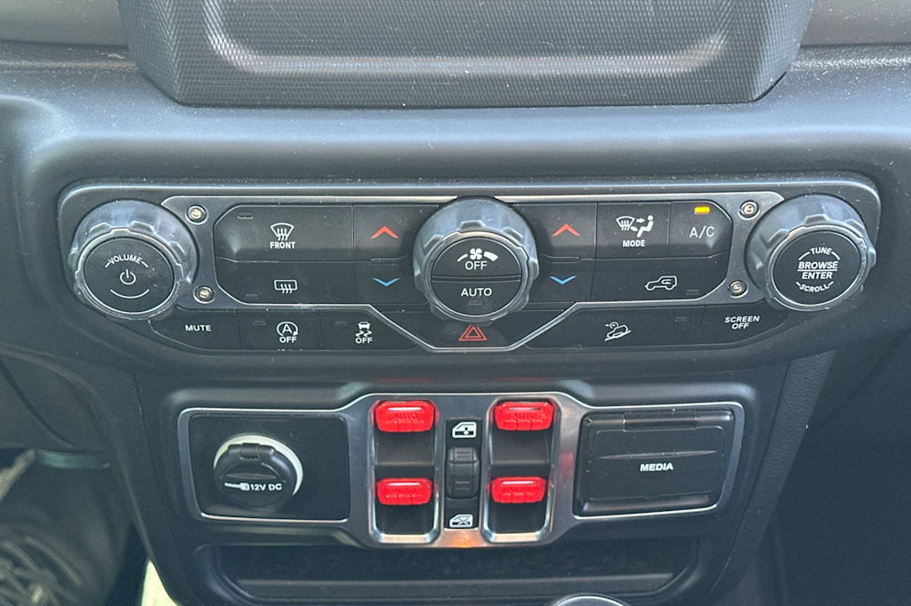 Thumbnail: 2018 Jeep Wrangler - 26