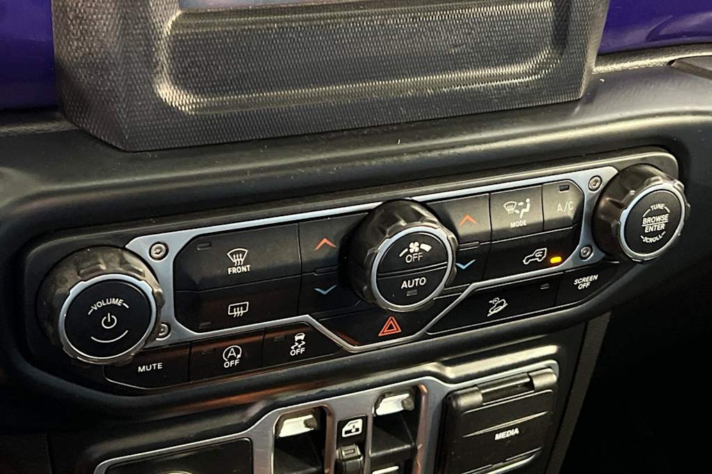 Thumbnail: 2019 Jeep Wrangler - 28