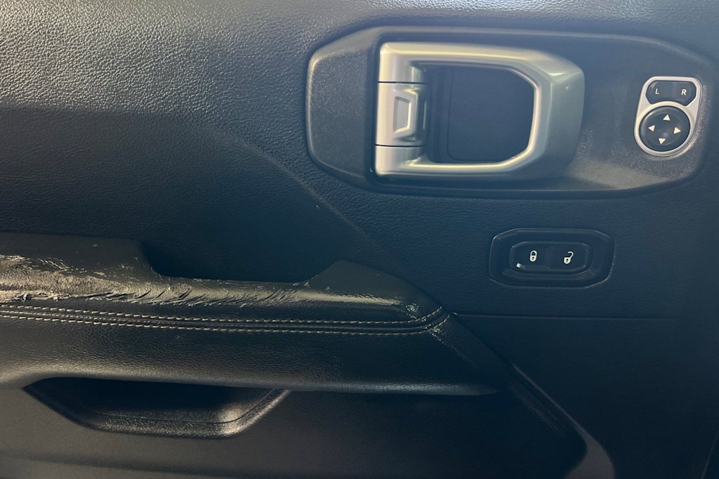 Thumbnail: 2019 Jeep Wrangler - 23