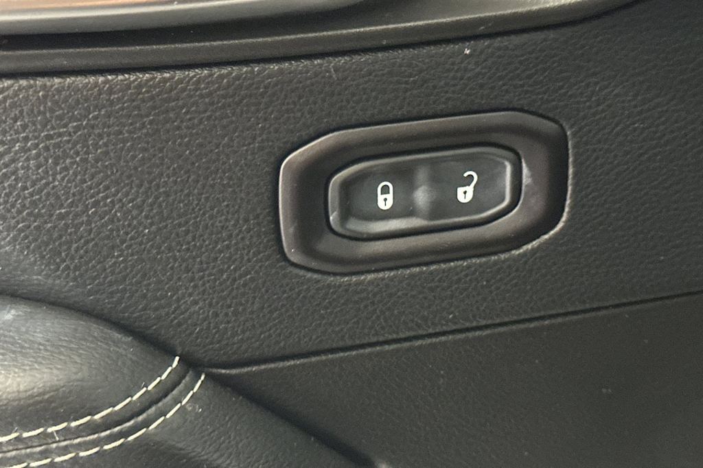 Thumbnail: 2018 Jeep Wrangler - 24