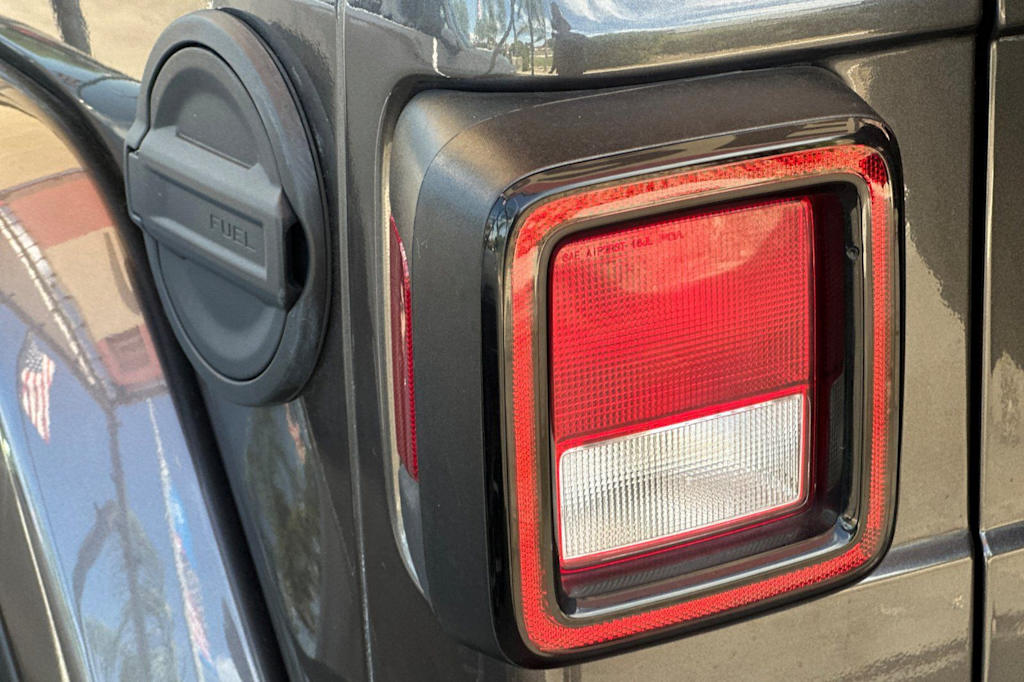 Thumbnail: 2019 Jeep Wrangler - 26