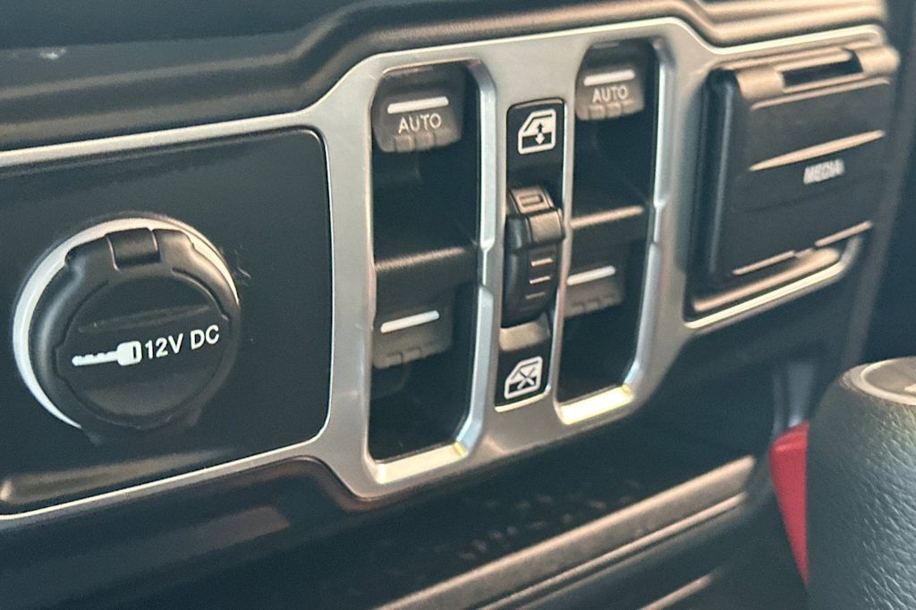 Thumbnail: 2019 Jeep Wrangler - 24
