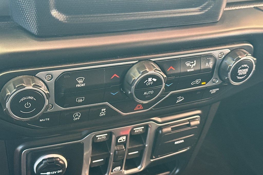 Thumbnail: 2019 Jeep Wrangler - 29