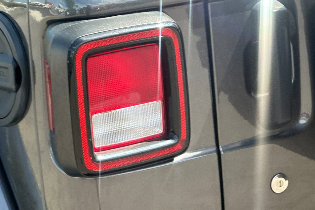 Thumbnail: 2019 Jeep Wrangler - 36
