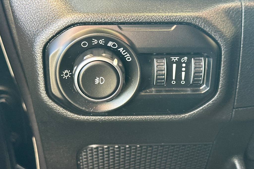 Thumbnail: 2019 Jeep Wrangler - 35