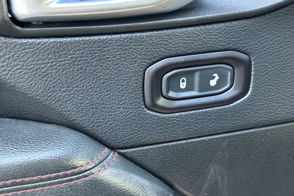Thumbnail: 2019 Jeep Wrangler - 24