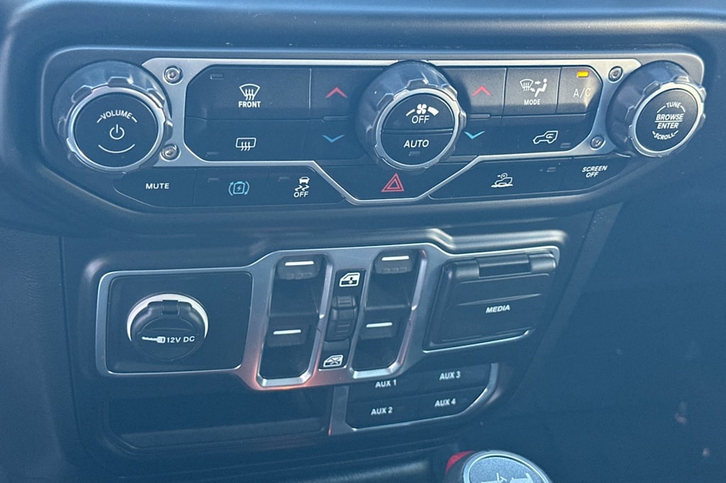 Thumbnail: 2023 Jeep Wrangler - 27