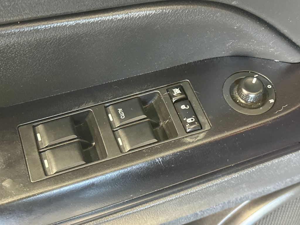 Thumbnail: 2015 Jeep Patriot - 23