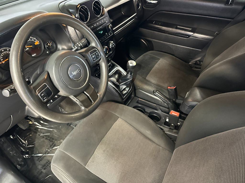 Thumbnail: 2015 Jeep Patriot - 9