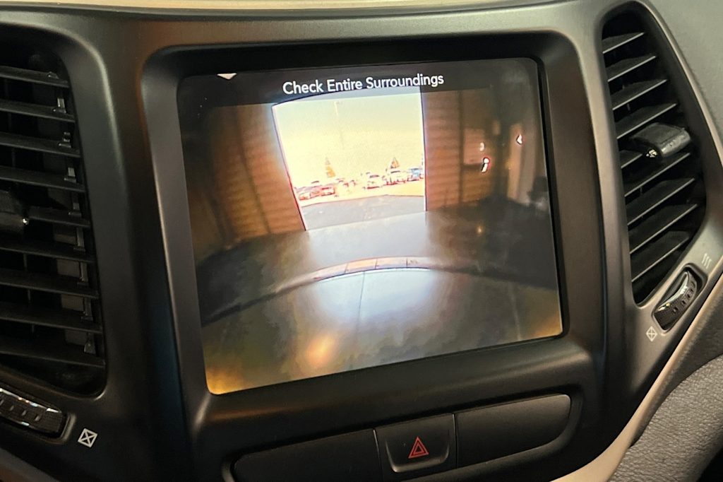 Thumbnail: 2017 Jeep Cherokee - 24