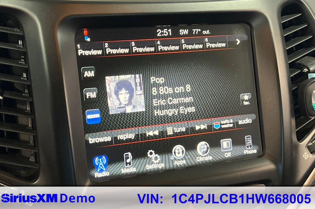 Thumbnail: 2017 Jeep Cherokee - 28