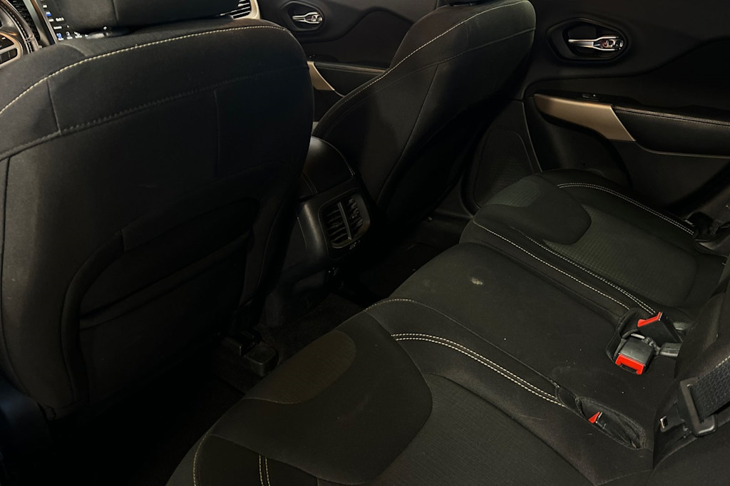 Thumbnail: 2017 Jeep Cherokee - 11