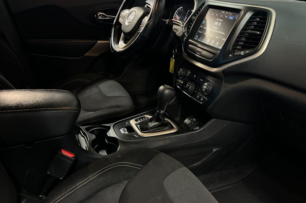 Thumbnail: 2017 Jeep Cherokee - 13