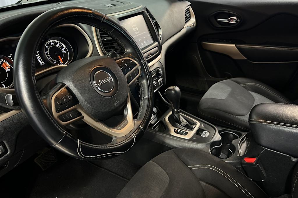 Thumbnail: 2017 Jeep Cherokee - 9