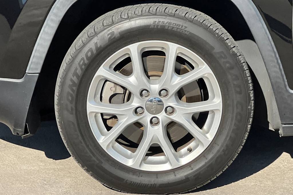 Thumbnail: 2017 Jeep Cherokee - 8