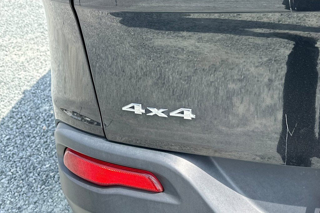 Thumbnail: 2016 Jeep Cherokee - 7
