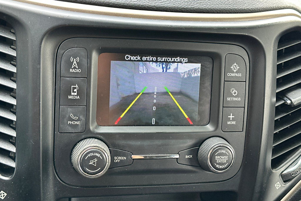 Thumbnail: 2016 Jeep Cherokee - 24