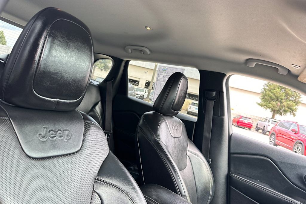 Thumbnail: 2019 Jeep Cherokee - 10