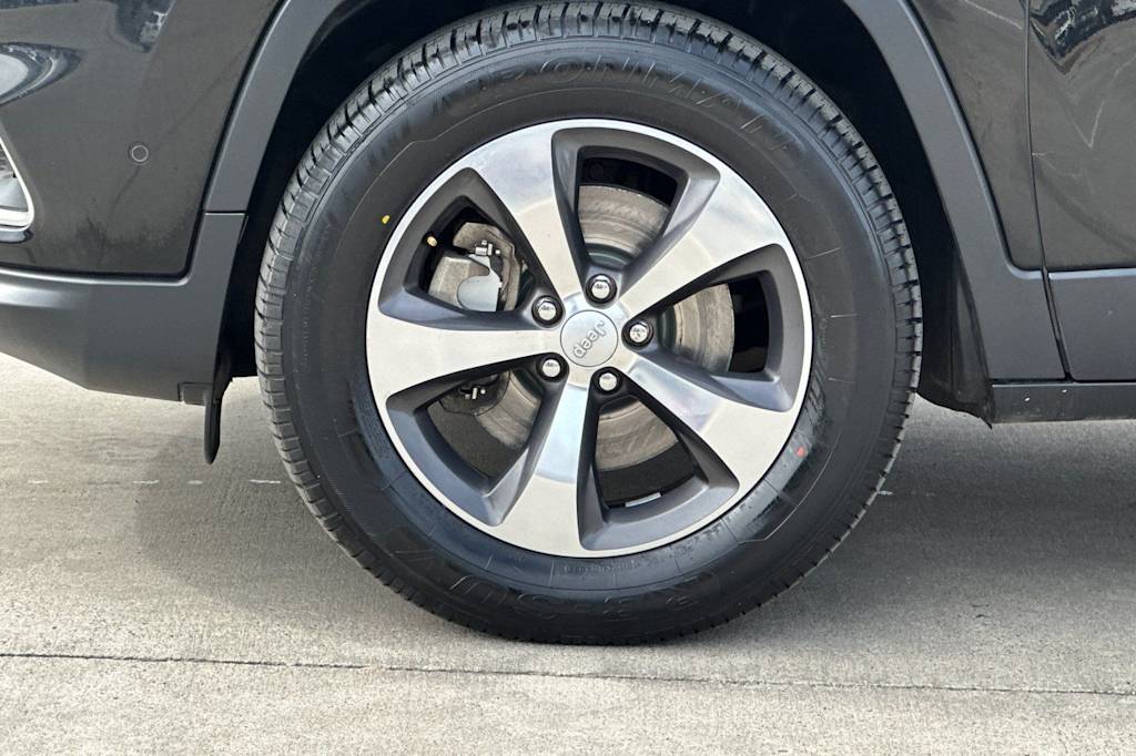 Thumbnail: 2019 Jeep Cherokee - 8