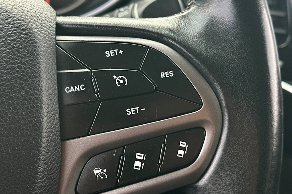 Thumbnail: 2019 Jeep Cherokee - 31