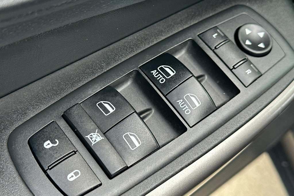 Thumbnail: 2019 Jeep Cherokee - 23