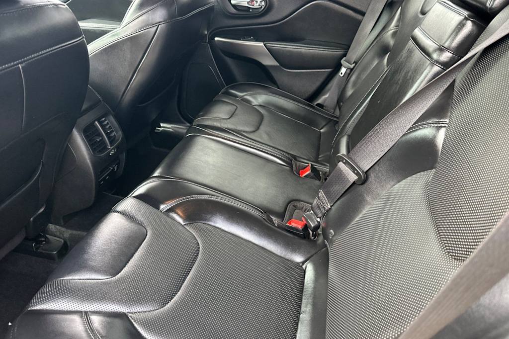 Thumbnail: 2019 Jeep Cherokee - 11