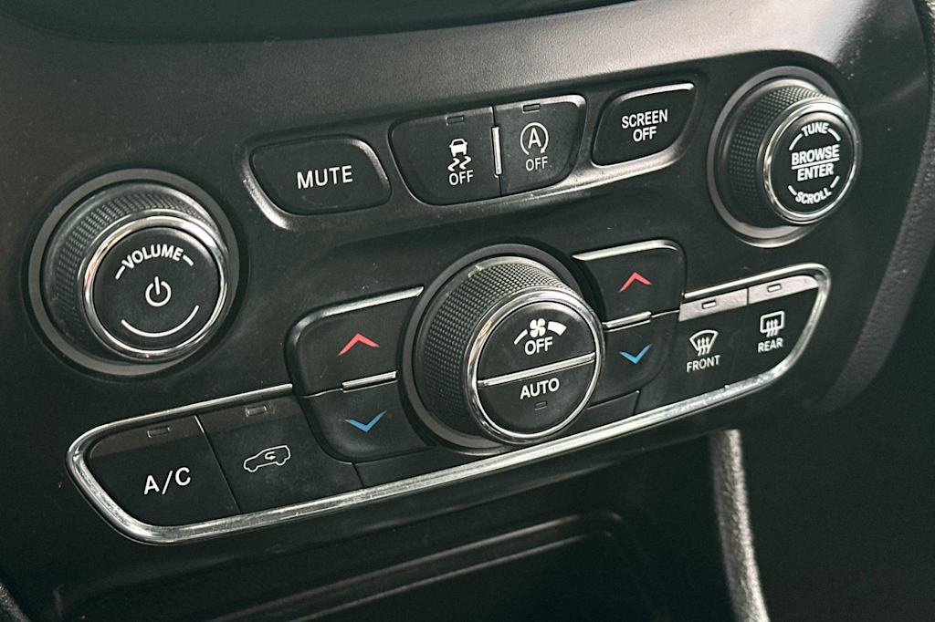Thumbnail: 2019 Jeep Cherokee - 28