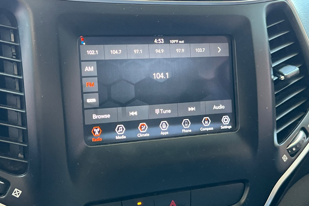 Thumbnail: 2019 Jeep Cherokee - 14