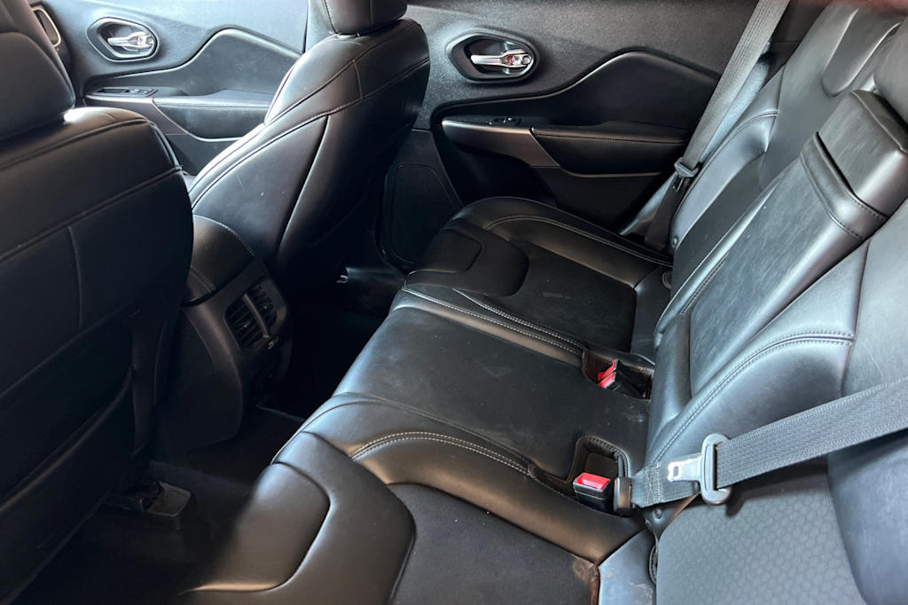 Thumbnail: 2019 Jeep Cherokee - 11