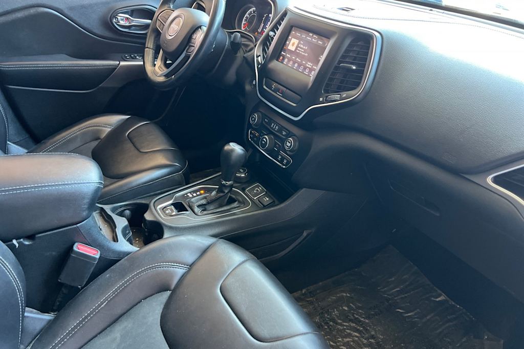 Thumbnail: 2019 Jeep Cherokee - 13