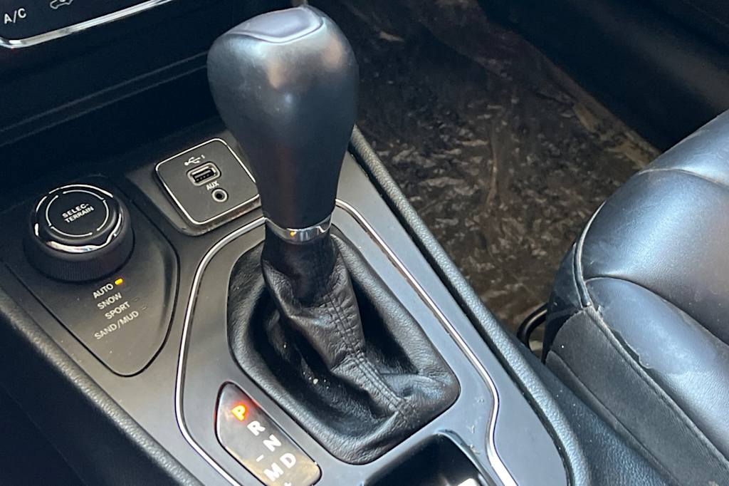 Thumbnail: 2019 Jeep Cherokee - 15