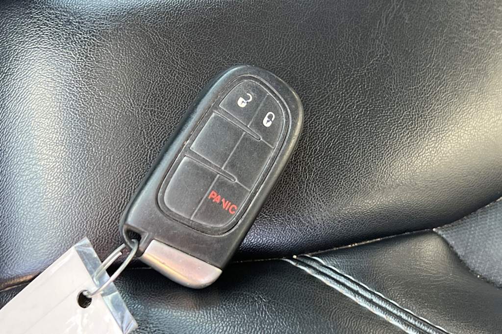 Thumbnail: 2019 Jeep Cherokee - 18