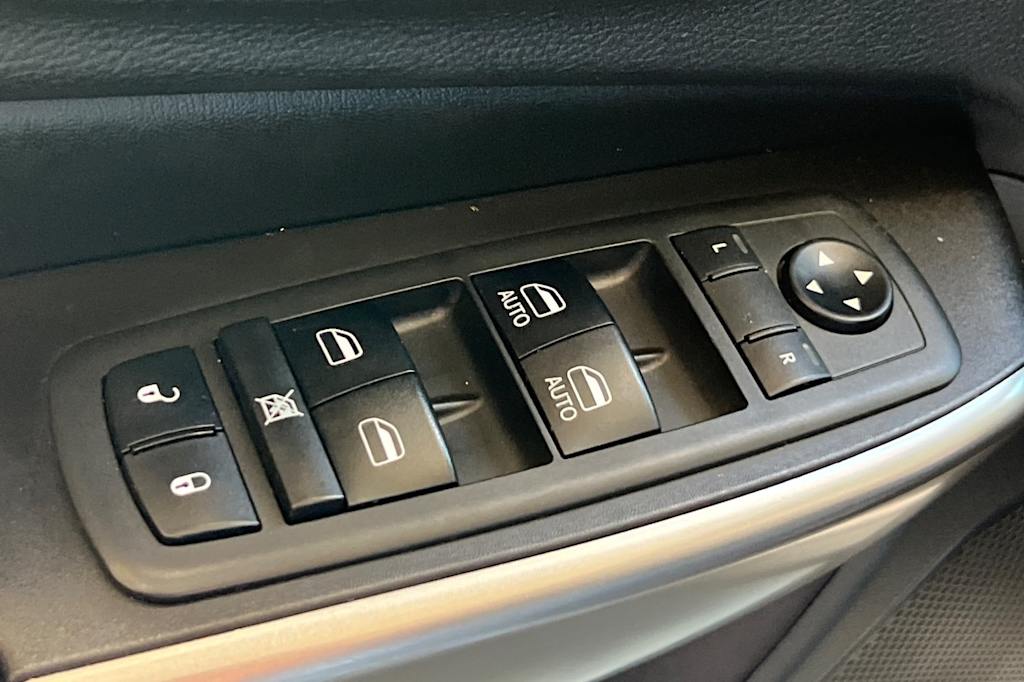 Thumbnail: 2019 Jeep Cherokee - 24