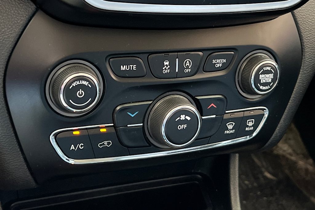Thumbnail: 2019 Jeep Cherokee - 26