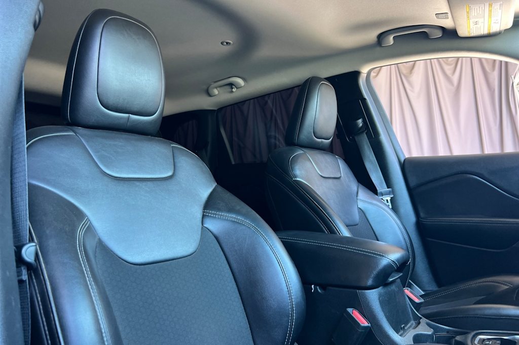 Thumbnail: 2019 Jeep Cherokee - 10