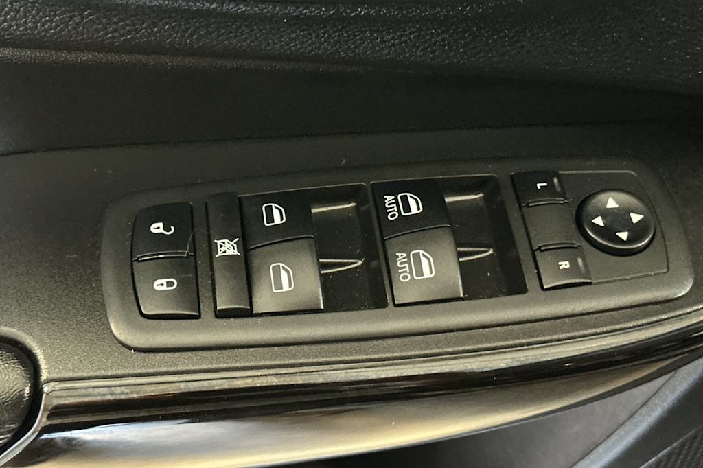 Thumbnail: 2019 Jeep Cherokee - 24