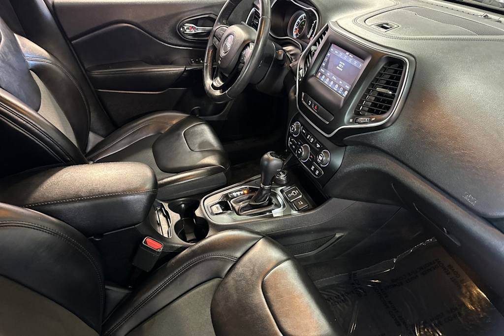 Thumbnail: 2019 Jeep Cherokee - 13
